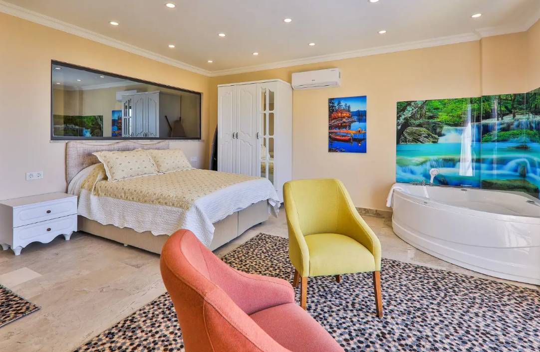 Kaş İslamlar'da Doğa Manzaralı, Isıtmalı Havuzlu, Lüks Villa