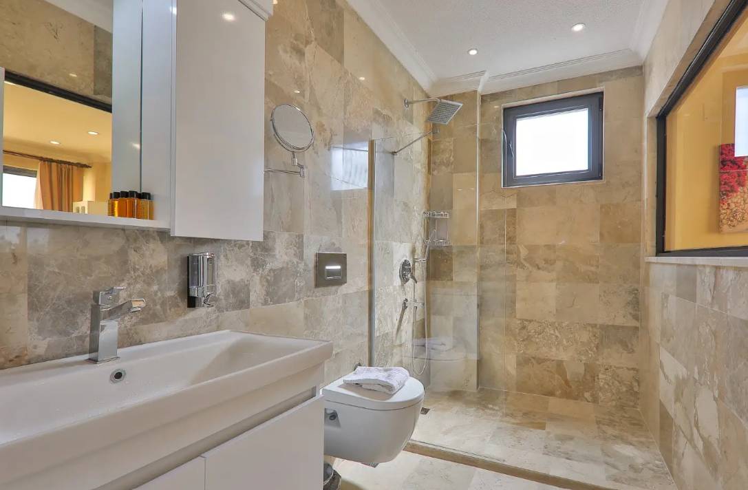 Kaş İslamlar'da Doğa Manzaralı, Isıtmalı Havuzlu, Lüks Villa