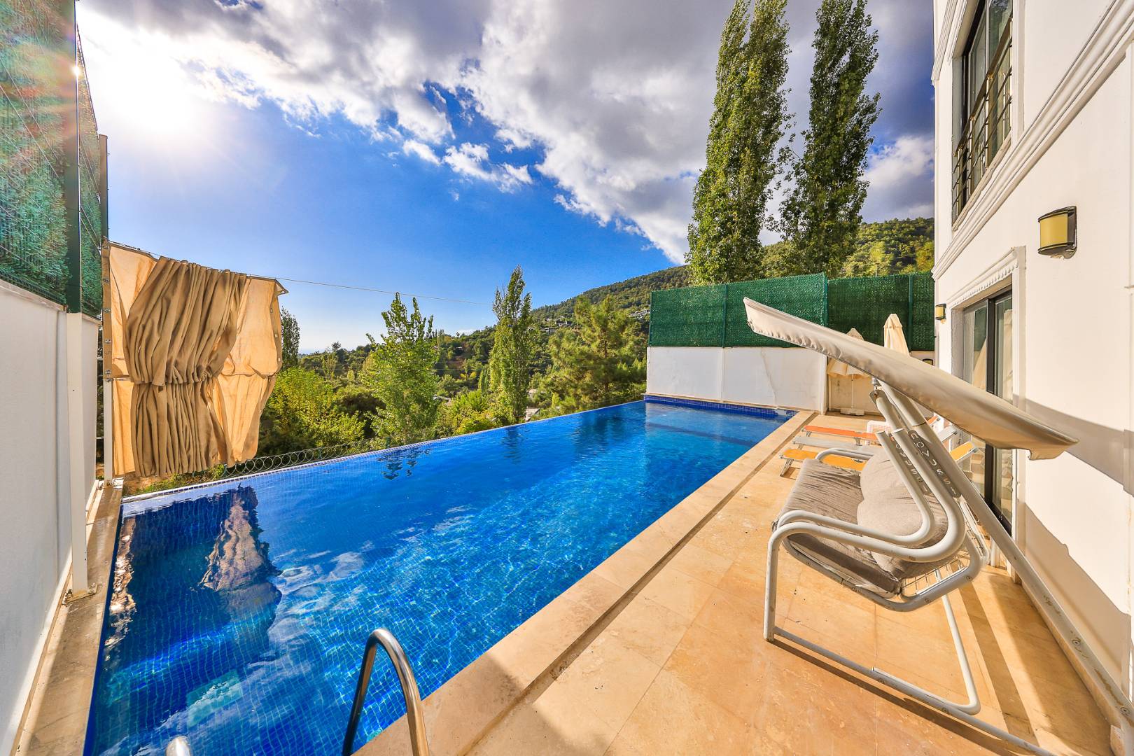 Kaş İslamlar'da Doğa Manzaralı, Isıtmalı Havuzlu, Lüks Villa
