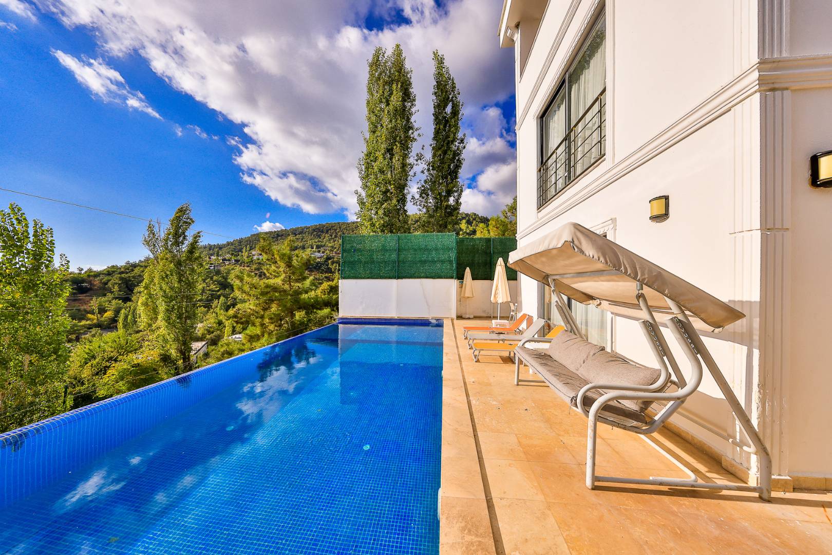 Kaş İslamlar'da Doğa Manzaralı, Isıtmalı Havuzlu, Lüks Villa