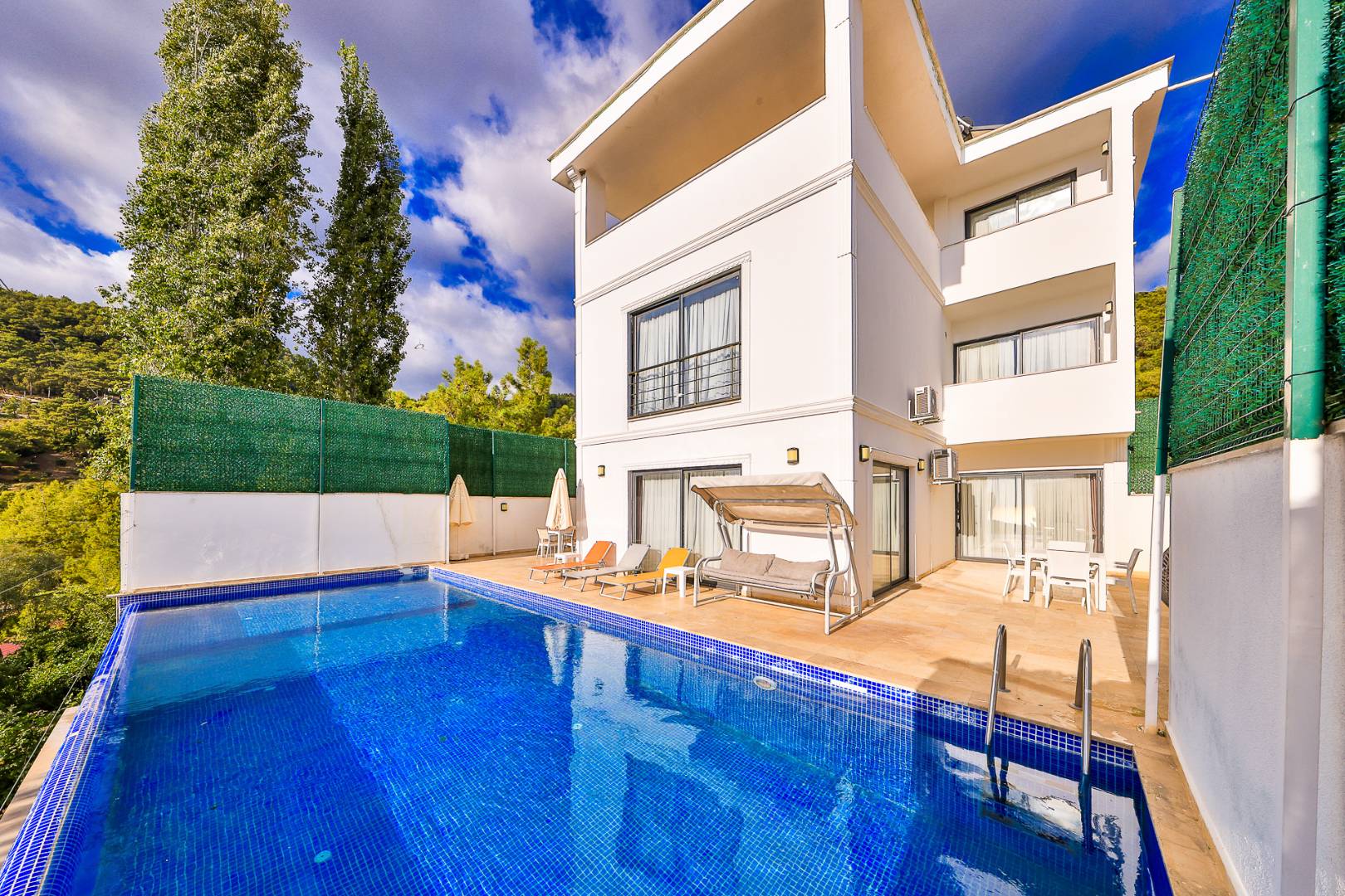 Kaş İslamlar'da Doğa Manzaralı, Isıtmalı Havuzlu, Lüks Villa
