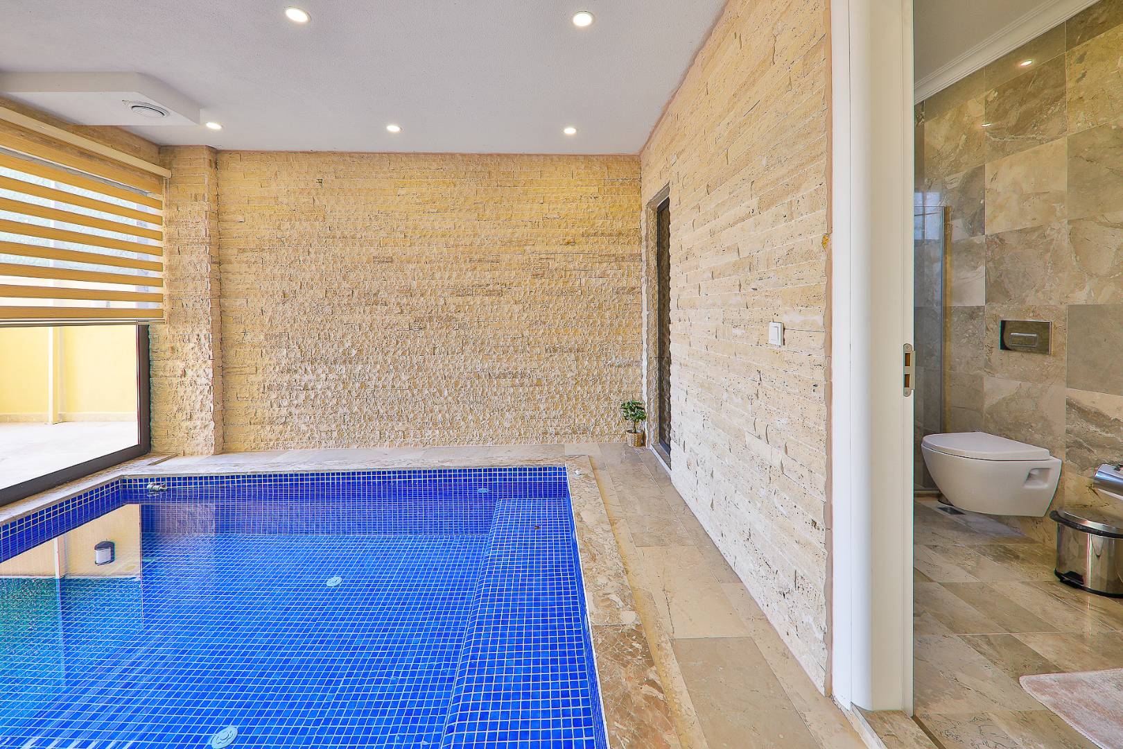 Kaş İslamlar'da Doğa Manzaralı, Isıtmalı Havuzlu, Lüks Villa