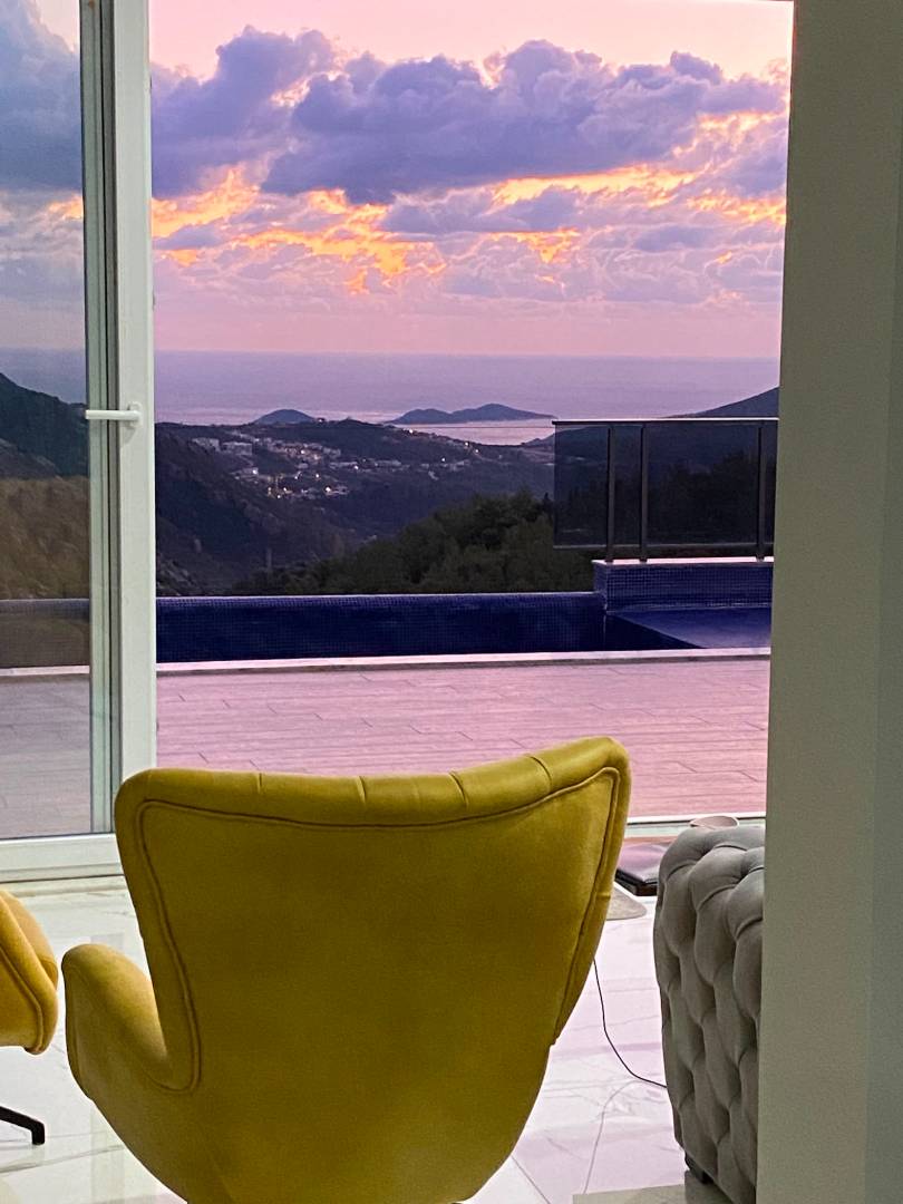 Kaş İslamlar'da Doğayla İç İçe, Sonsuzluk Havuzlu, Lüks Villa