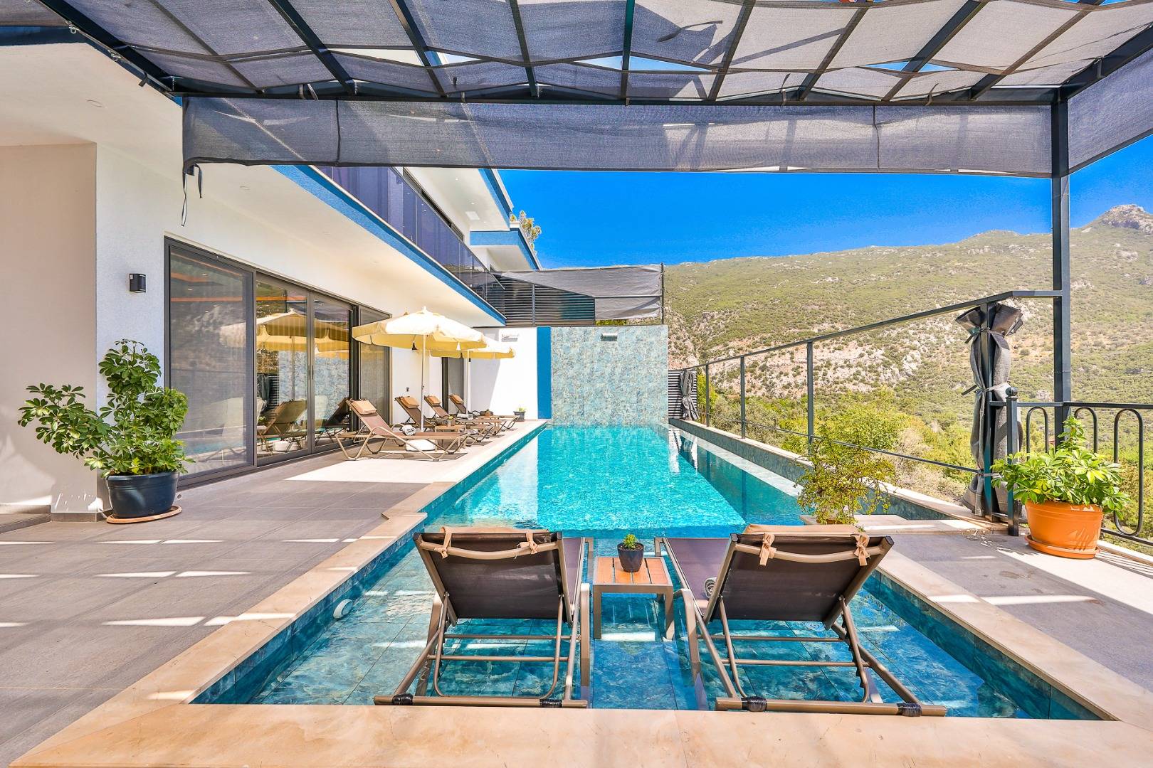 Kaş İslamlar'da Gözlerde Uzak Konumda, Özel Havuzlu, Konforlu Kiralık Villa