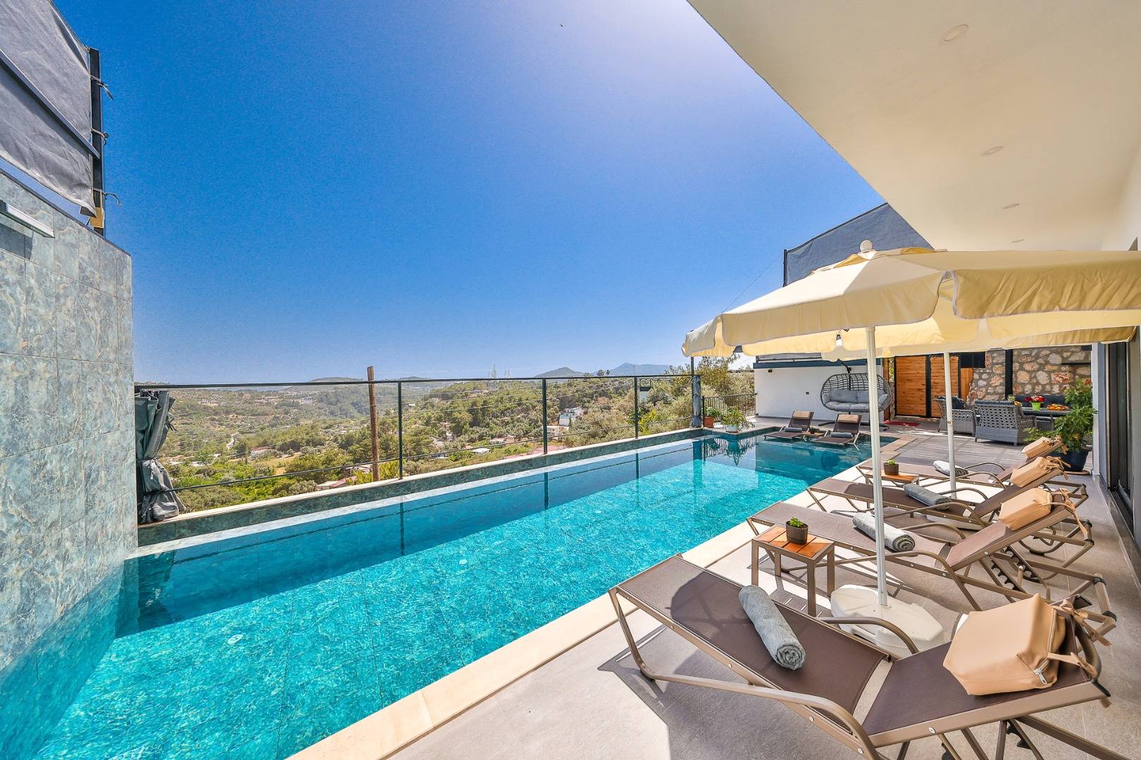 Kaş İslamlar'da Gözlerde Uzak Konumda, Özel Havuzlu, Konforlu Kiralık Villa
