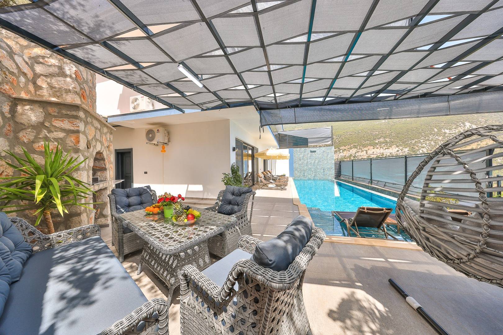 Kaş İslamlar'da Gözlerde Uzak Konumda, Özel Havuzlu, Konforlu Kiralık Villa