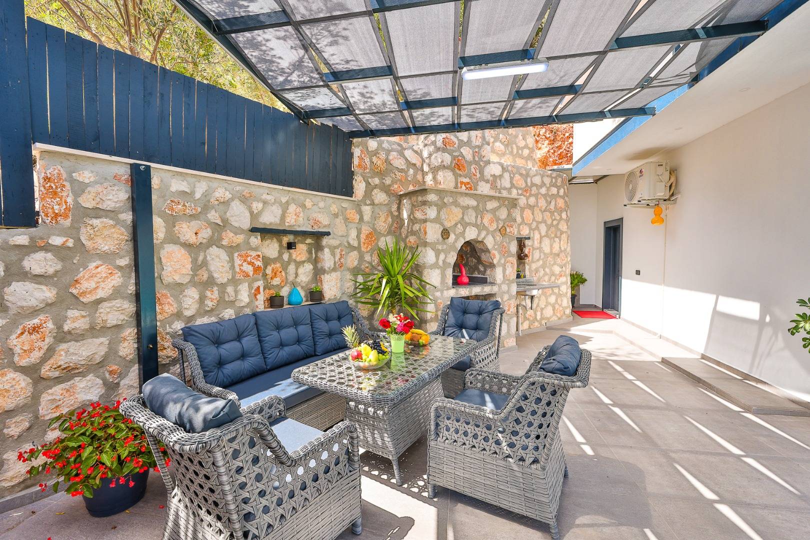 Kaş İslamlar'da Gözlerde Uzak Konumda, Özel Havuzlu, Konforlu Kiralık Villa