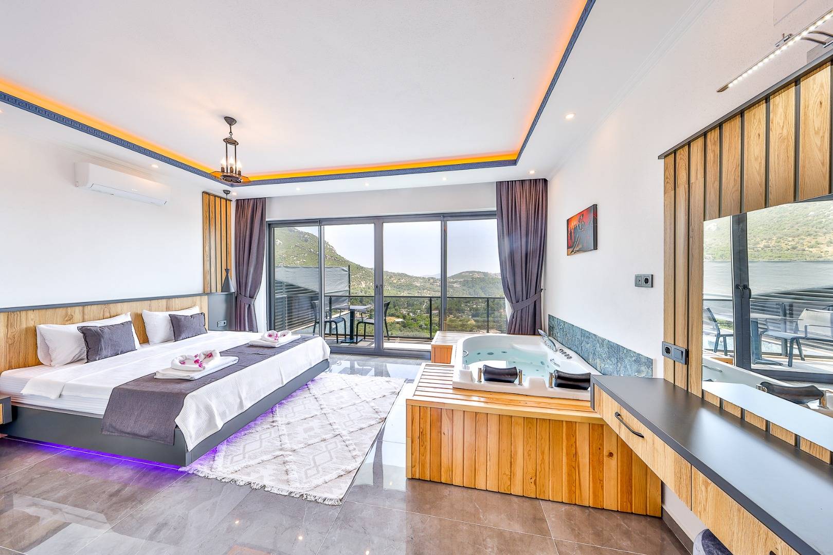 Kaş İslamlar'da Gözlerde Uzak Konumda, Özel Havuzlu, Konforlu Kiralık Villa