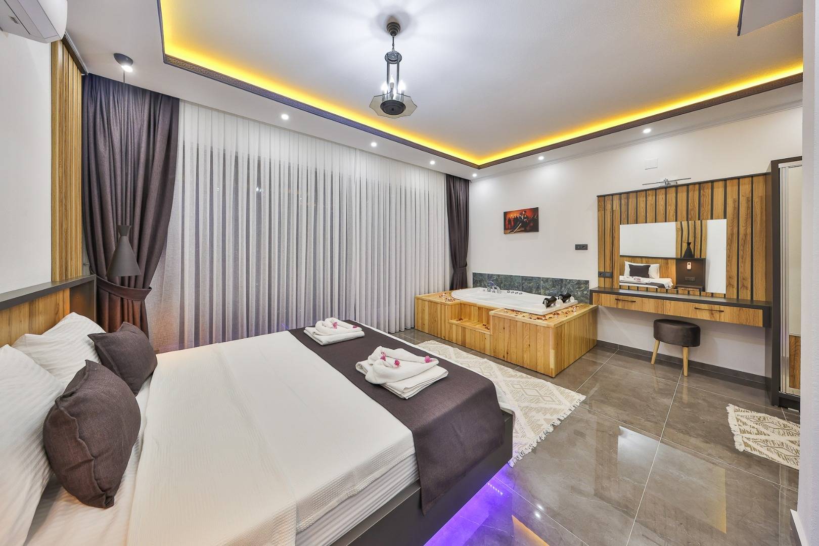 Kaş İslamlar'da Gözlerde Uzak Konumda, Özel Havuzlu, Konforlu Kiralık Villa