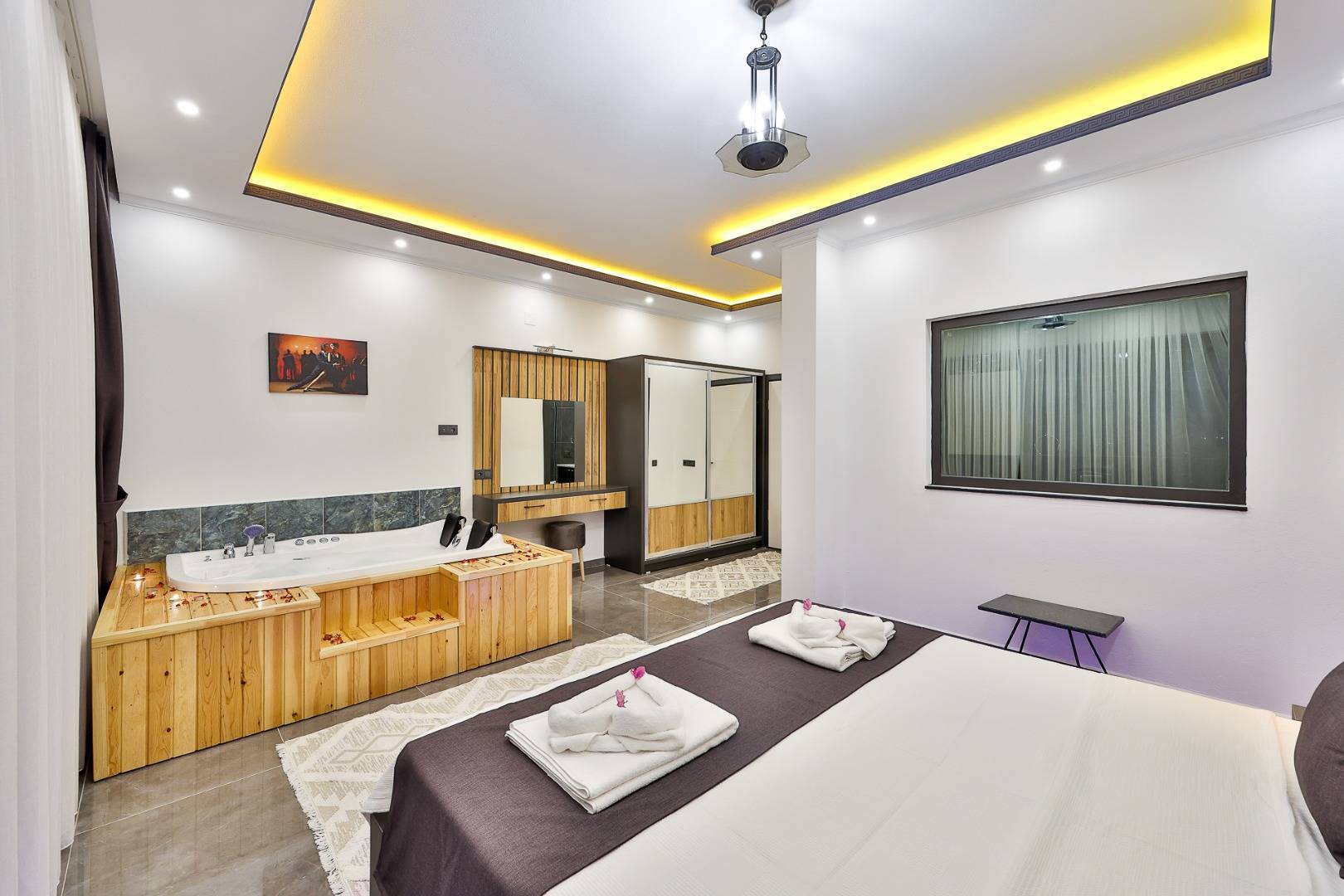 Kaş İslamlar'da Gözlerde Uzak Konumda, Özel Havuzlu, Konforlu Kiralık Villa