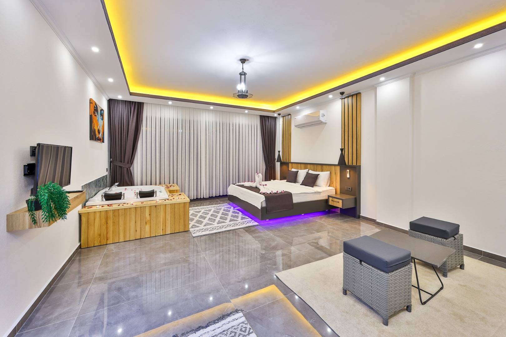 Kaş İslamlar'da Gözlerde Uzak Konumda, Özel Havuzlu, Konforlu Kiralık Villa