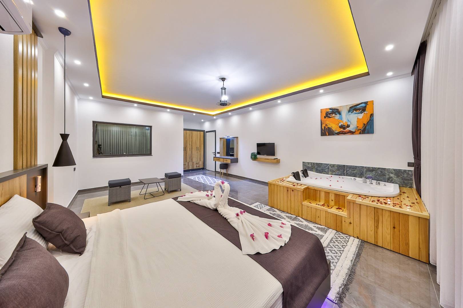 Kaş İslamlar'da Gözlerde Uzak Konumda, Özel Havuzlu, Konforlu Kiralık Villa