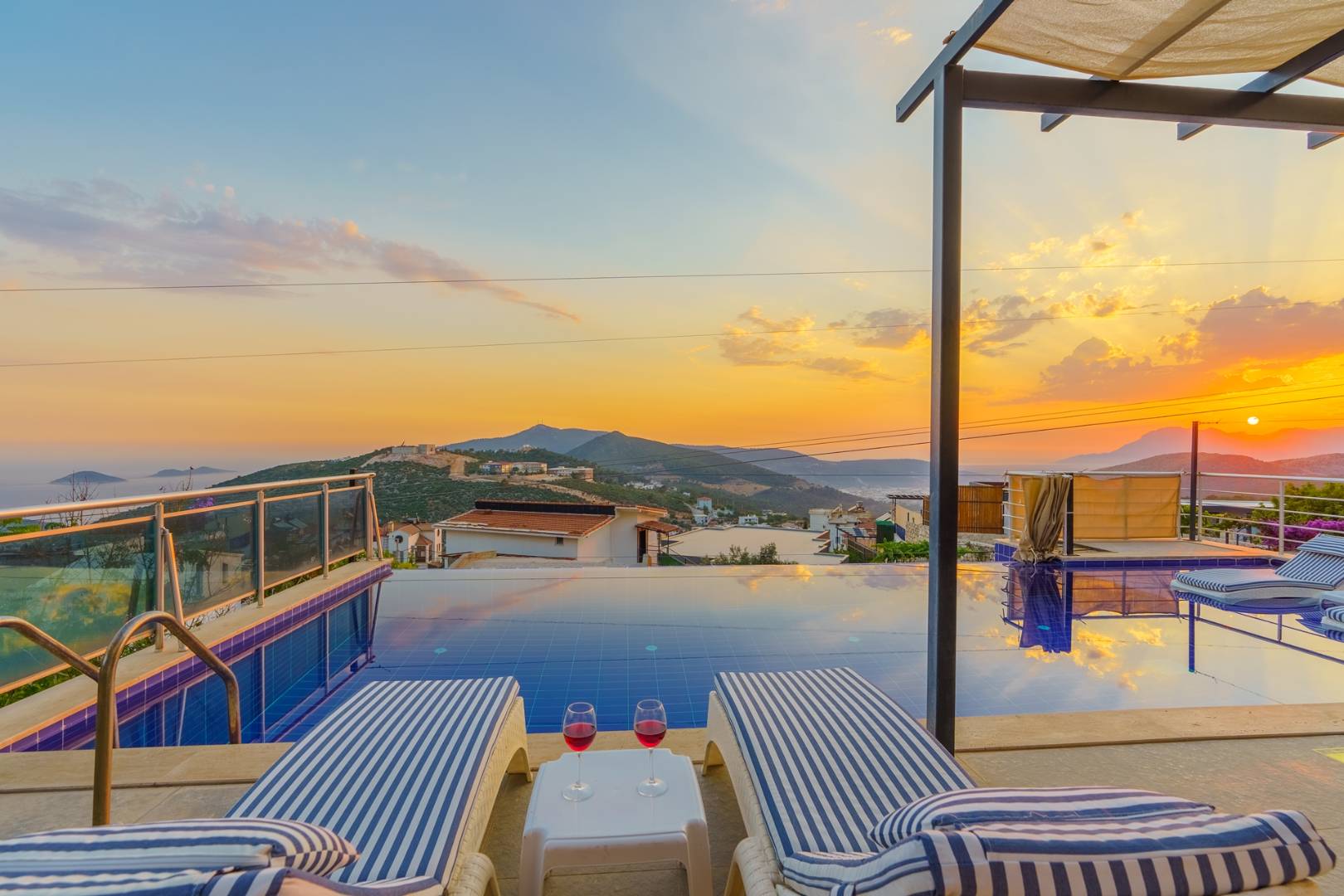 Kaş İslamlar'da Muhteşem Deniz Manzaralı, Özel Havuzlu, Jakuzili Villa