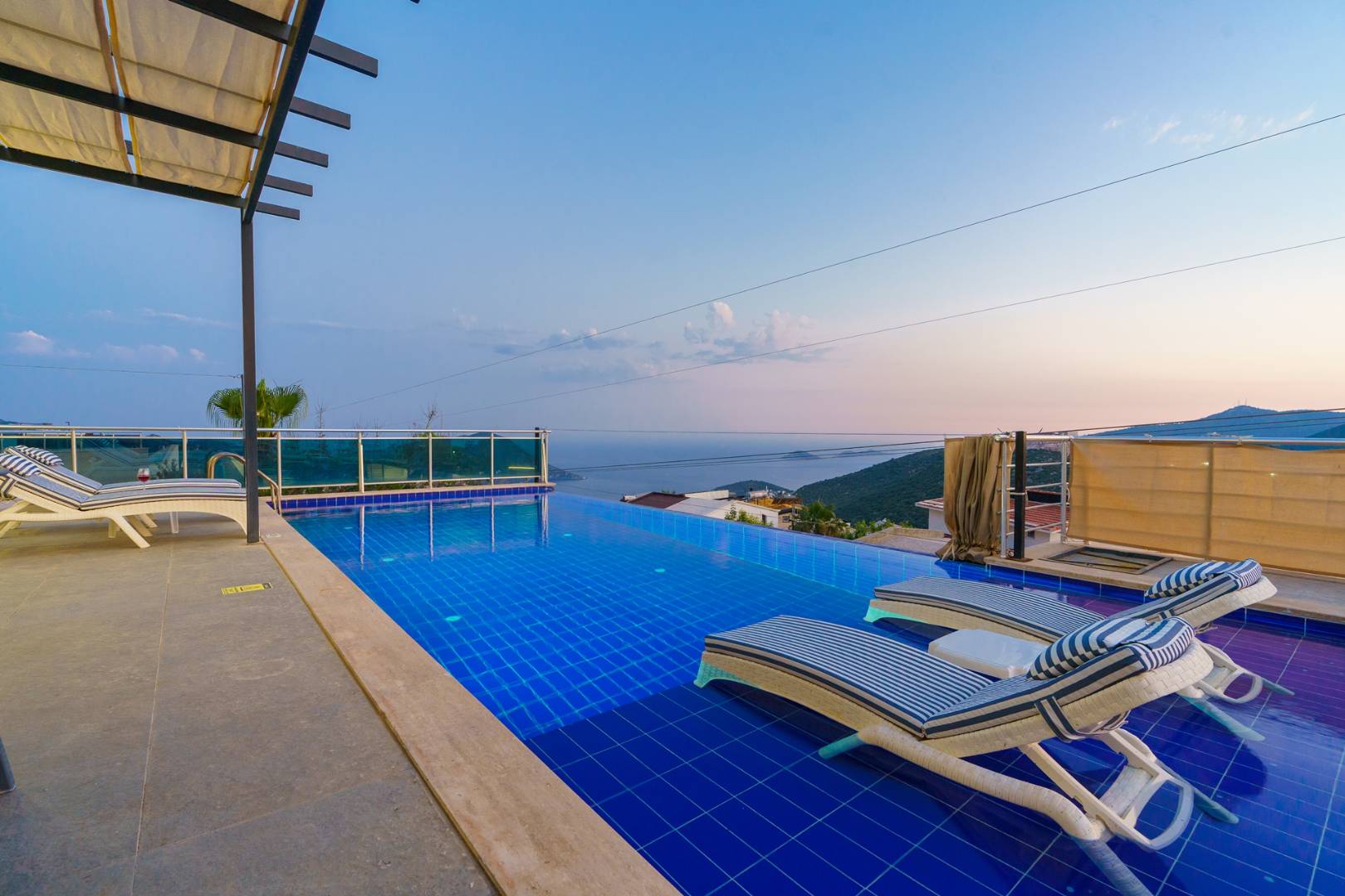 Kaş İslamlar'da Muhteşem Deniz Manzaralı, Özel Havuzlu, Jakuzili Villa