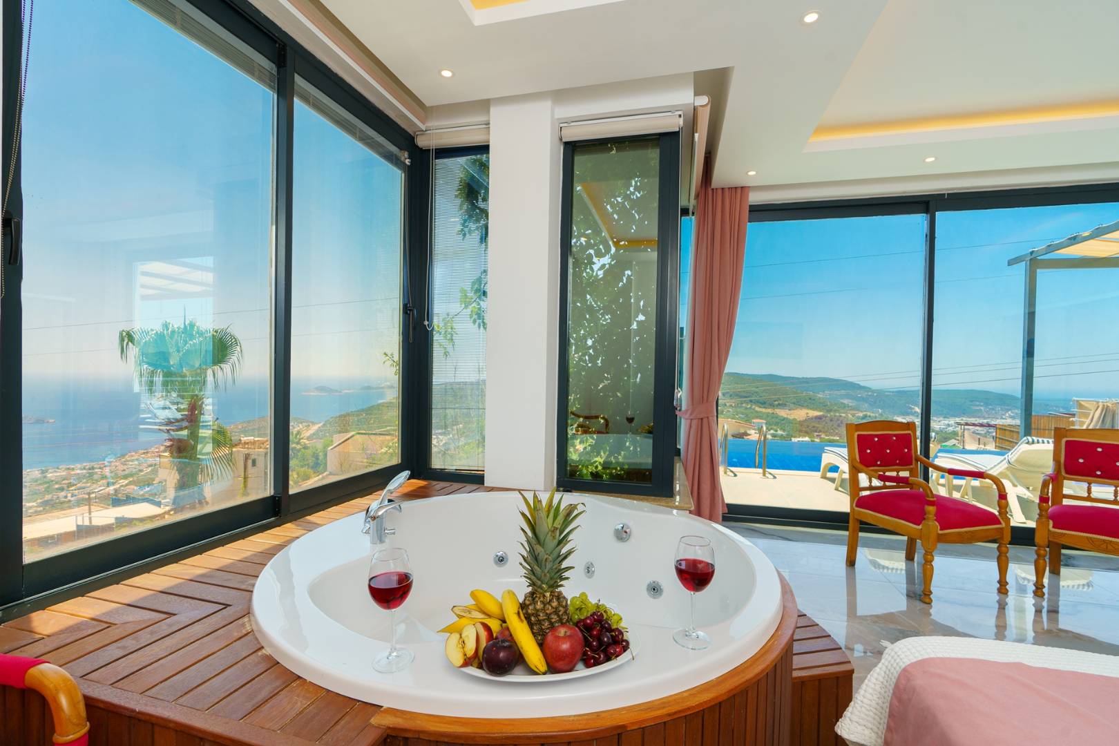 Kaş İslamlar'da Muhteşem Deniz Manzaralı, Özel Havuzlu, Jakuzili Villa