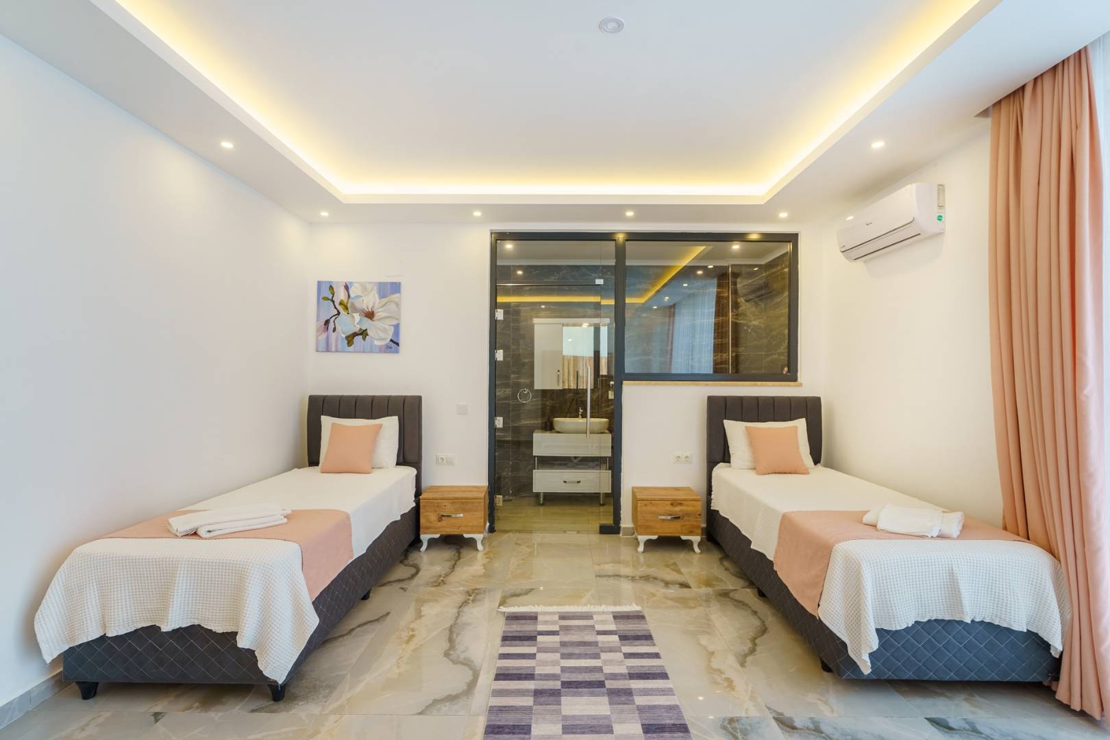 Kaş İslamlar'da Muhteşem Deniz Manzaralı, Özel Havuzlu, Jakuzili Villa