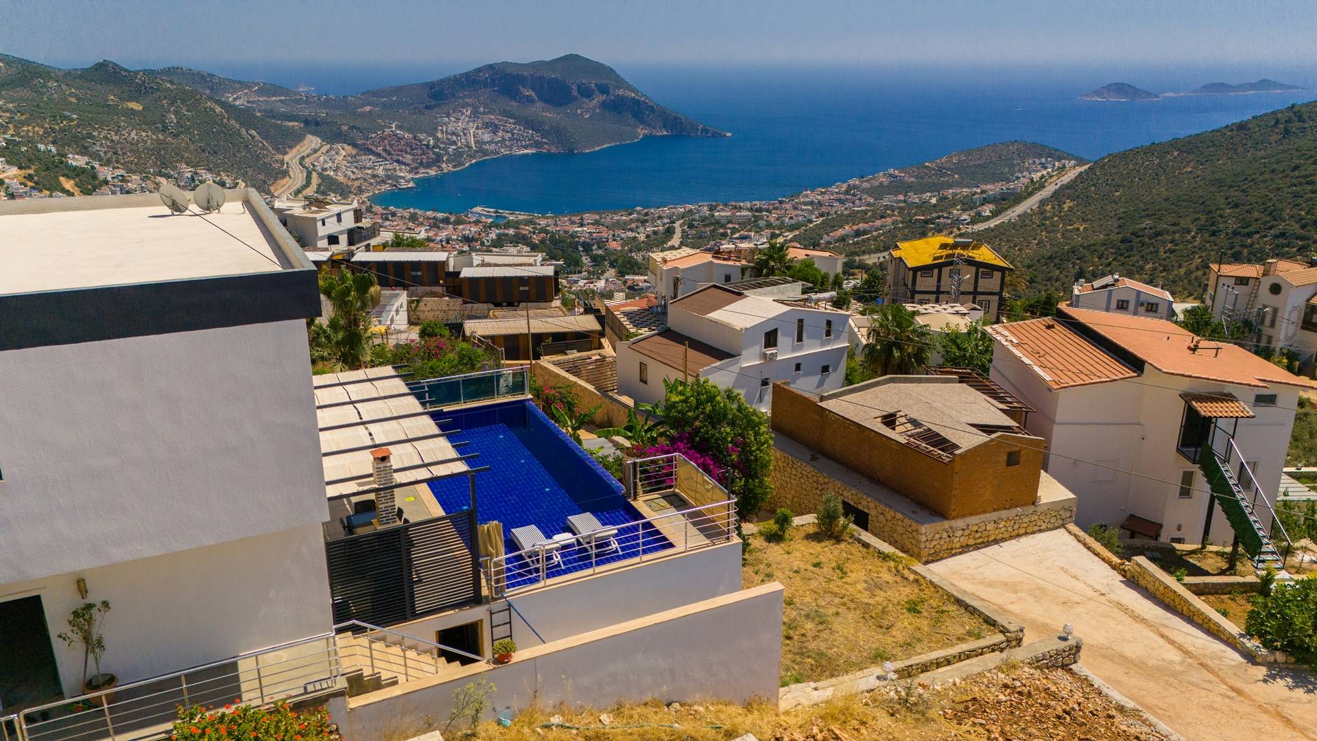 Kaş İslamlar'da Muhteşem Deniz Manzaralı, Özel Havuzlu, Jakuzili Villa