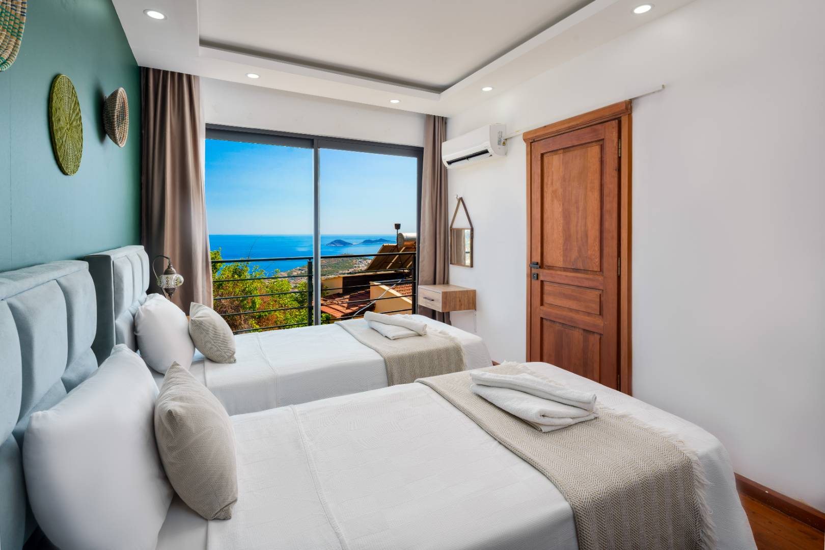 Kaş İslamlar'da Göz Alıcı Deniz Manzaralı, Özel Havuzlu, Balayı Villa
