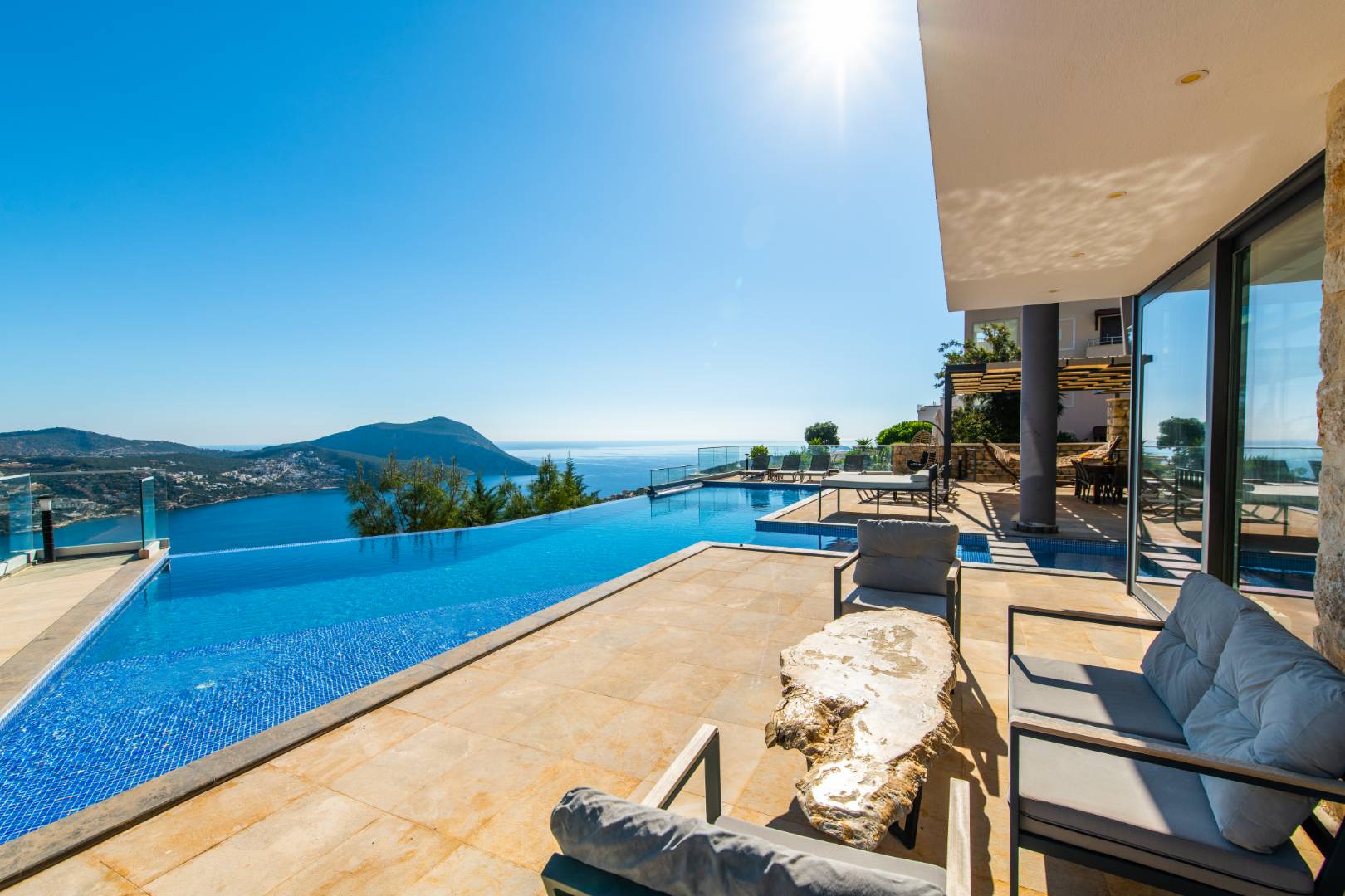 Kaş Kalkan'da Benzersiz Deniz Manzaralı, Özel Havuzlu, 5+1 Lüks Villa