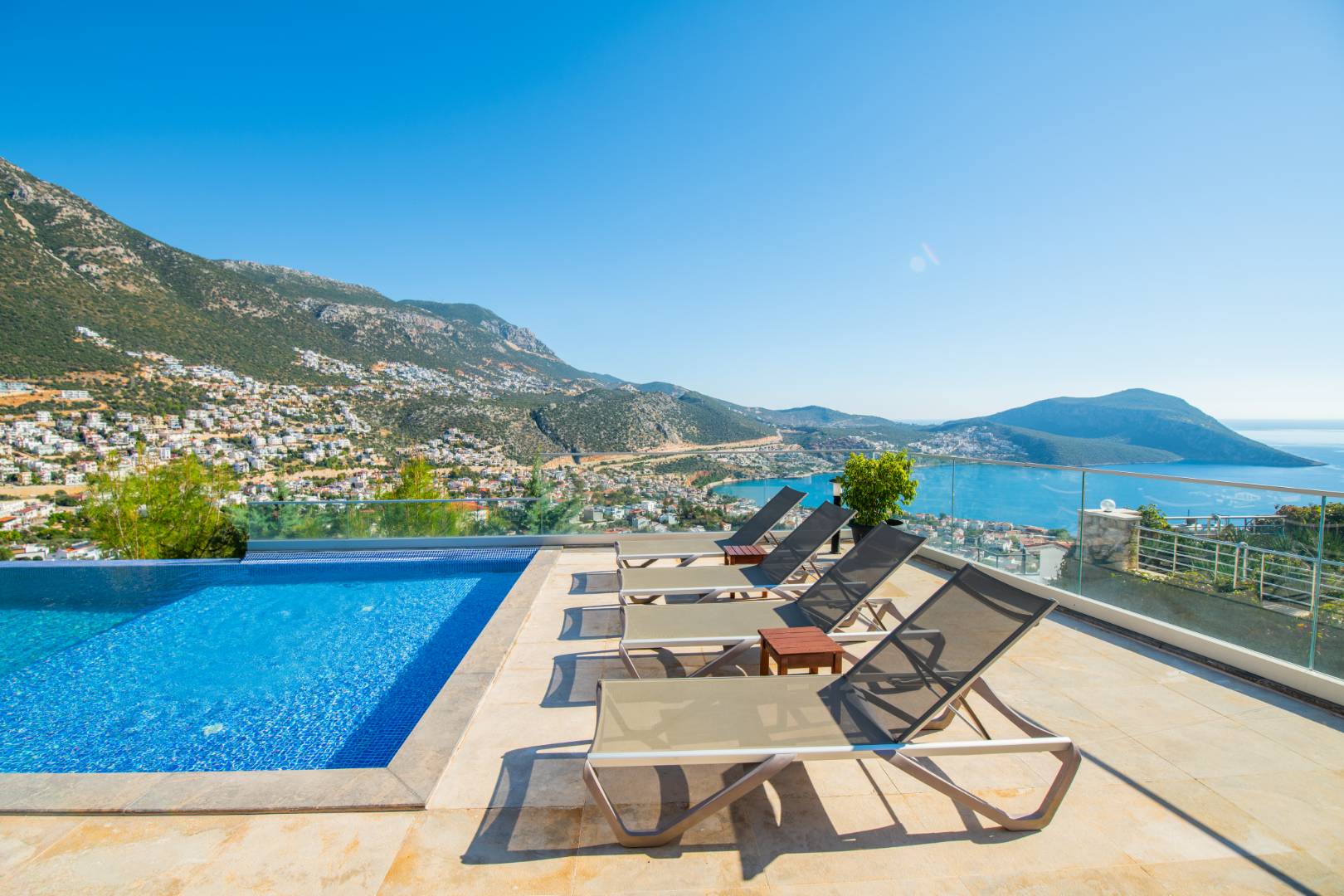 Kaş Kalkan'da Benzersiz Deniz Manzaralı, Özel Havuzlu, 5+1 Lüks Villa