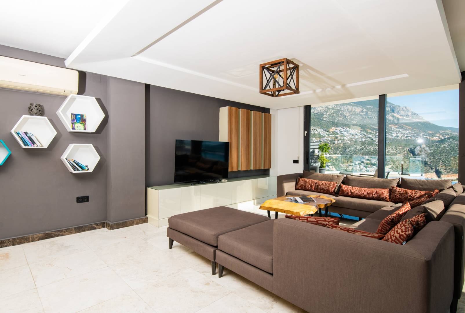 Kaş Kalkan'da Benzersiz Deniz Manzaralı, Özel Havuzlu, 5+1 Lüks Villa