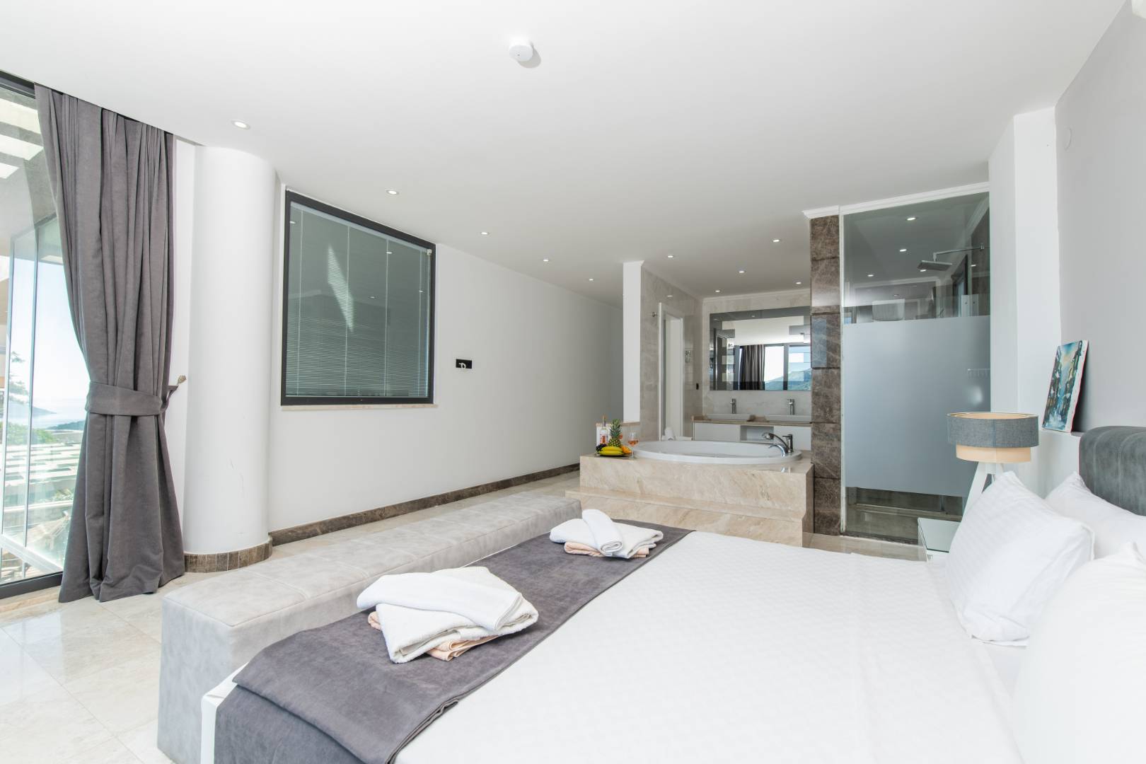 Kaş Kalkan'da Benzersiz Deniz Manzaralı, Özel Havuzlu, 5+1 Lüks Villa