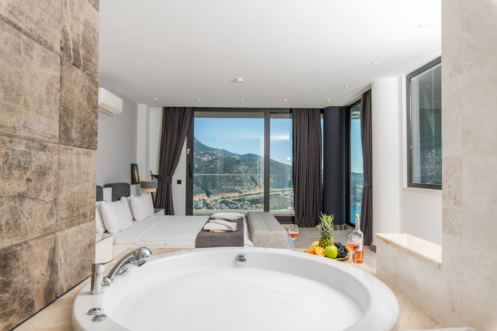 Kaş Kalkan'da Benzersiz Deniz Manzaralı, Özel Havuzlu, 5+1 Lüks Villa