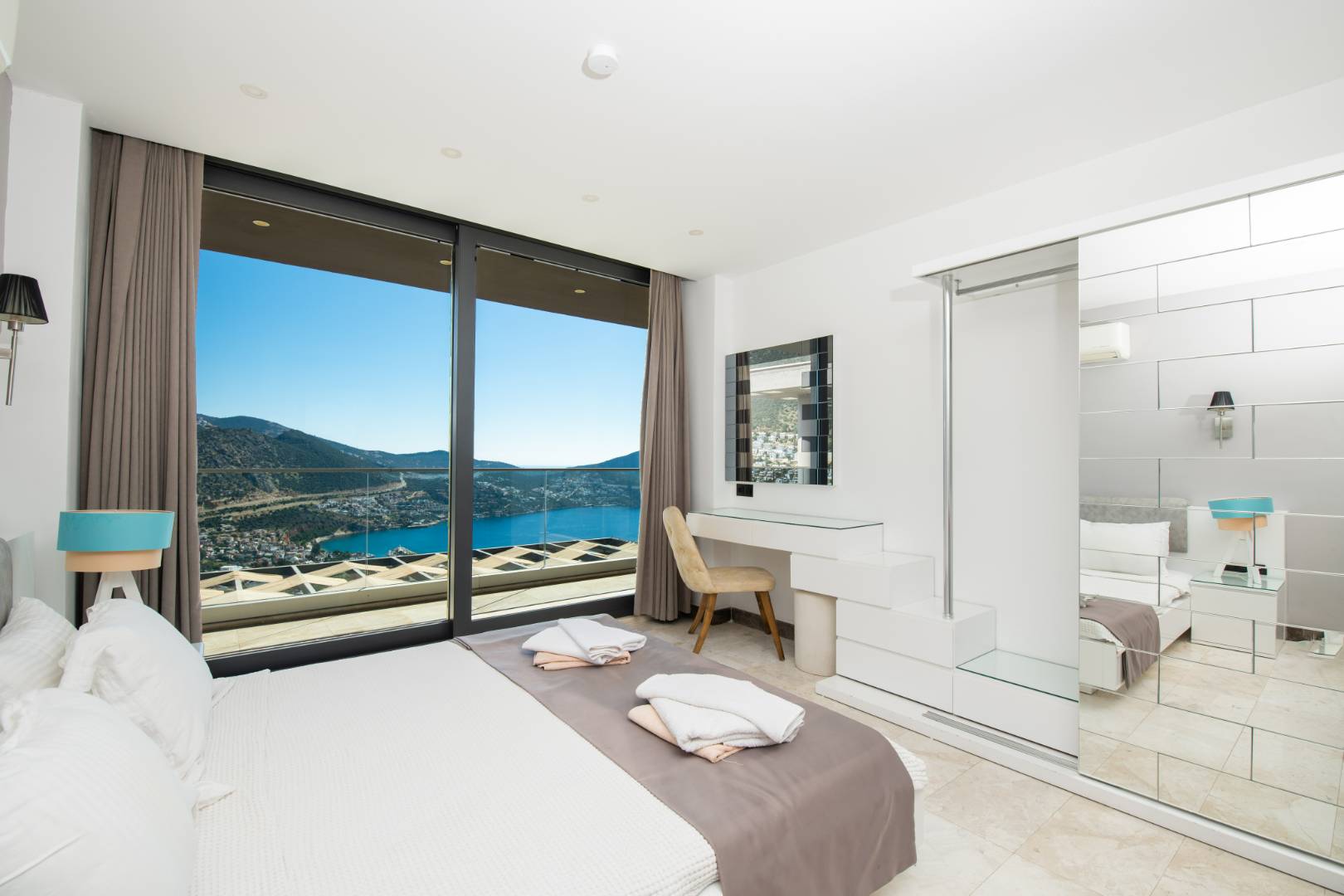 Kaş Kalkan'da Benzersiz Deniz Manzaralı, Özel Havuzlu, 5+1 Lüks Villa