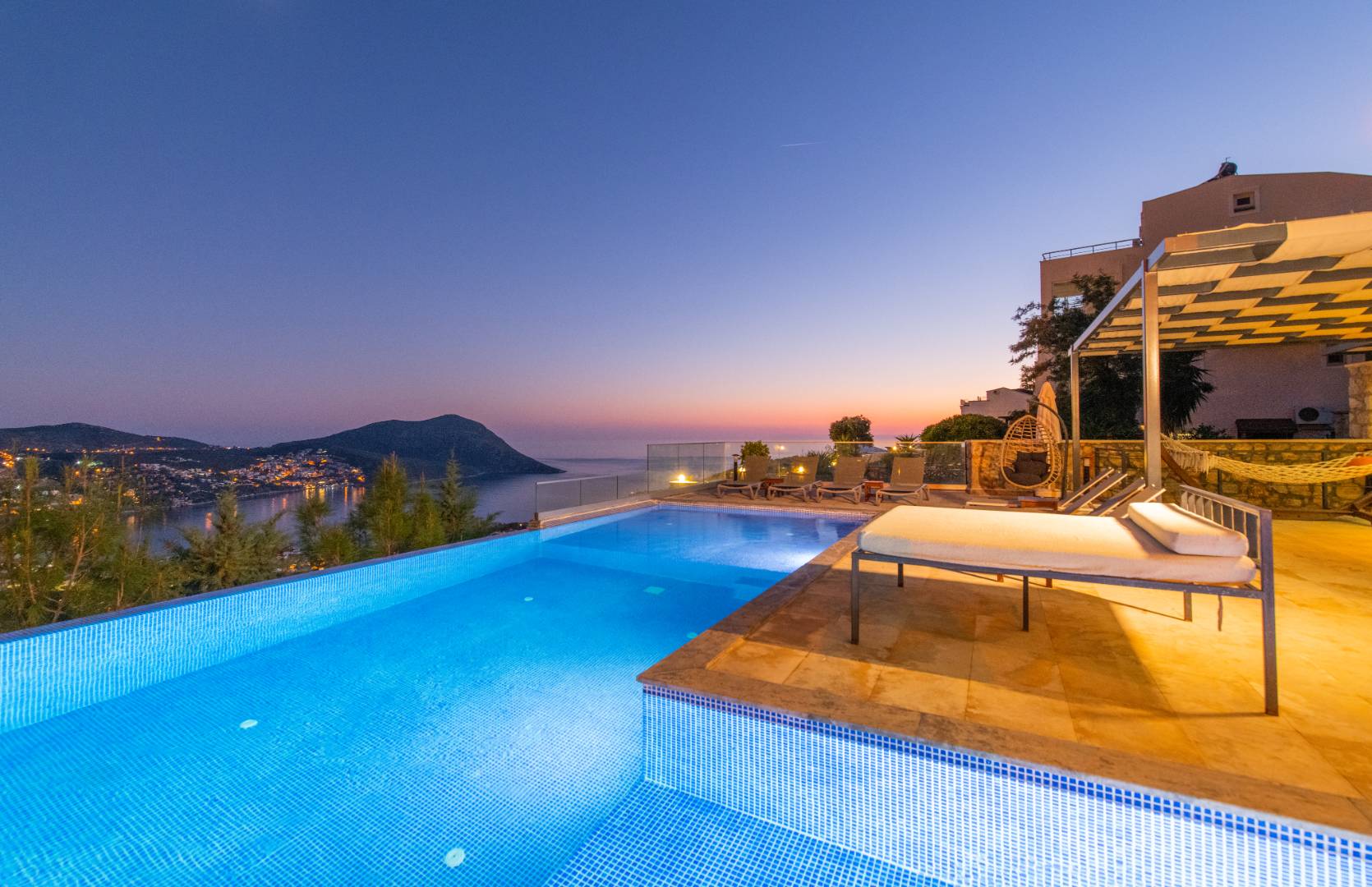 Kaş Kalkan'da Benzersiz Deniz Manzaralı, Özel Havuzlu, 5+1 Lüks Villa