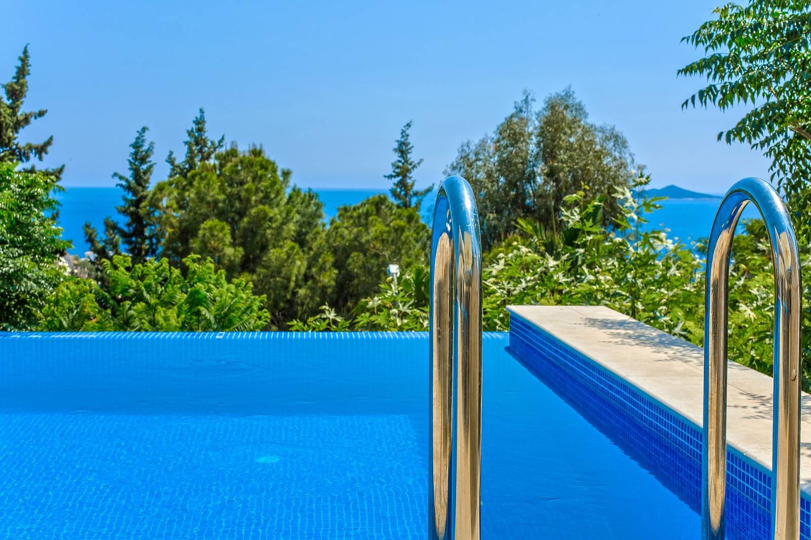 Kaş Kalkan'da Benzersiz Deniz Manzaralı, Özel Havuzlu, Geniş Villa