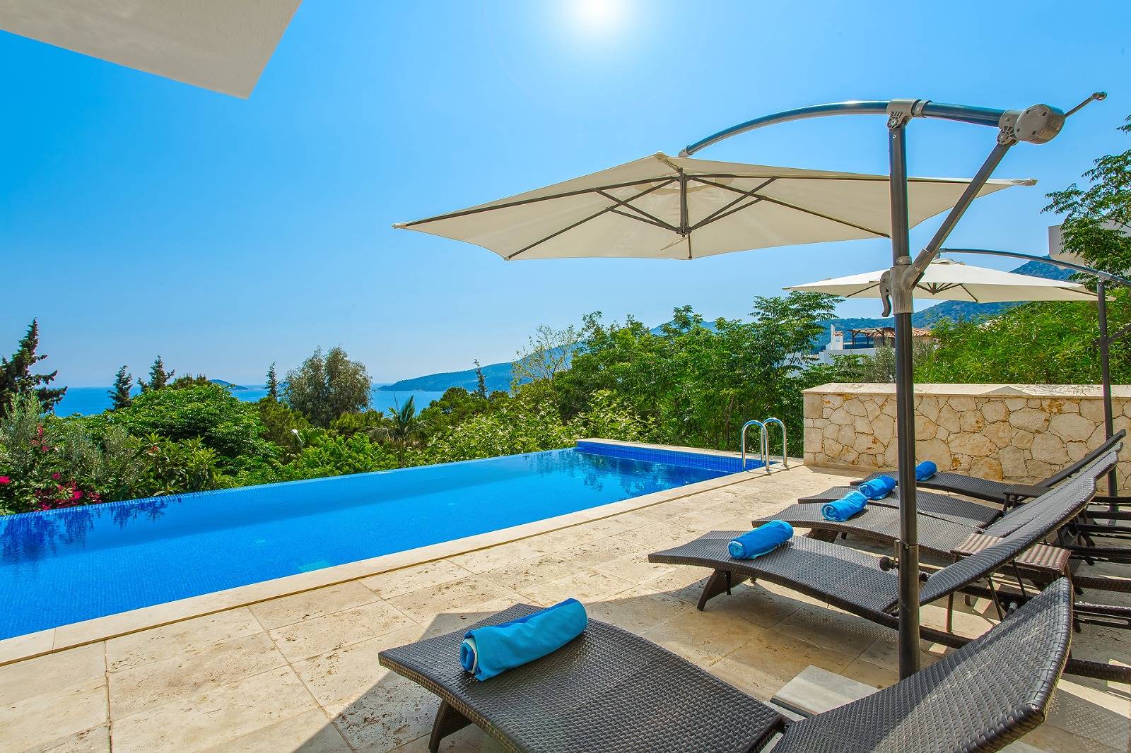 Kaş Kalkan'da Benzersiz Deniz Manzaralı, Özel Havuzlu, Geniş Villa