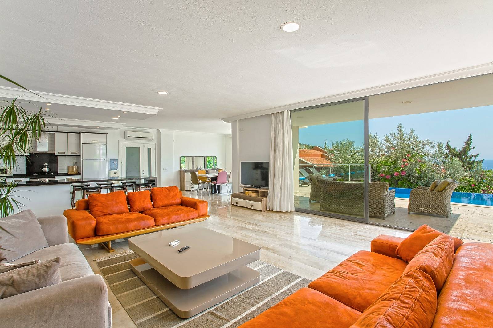 Kaş Kalkan'da Benzersiz Deniz Manzaralı, Özel Havuzlu, Geniş Villa