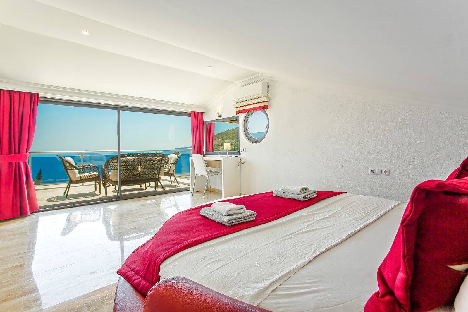Kaş Kalkan'da Benzersiz Deniz Manzaralı, Özel Havuzlu, Geniş Villa