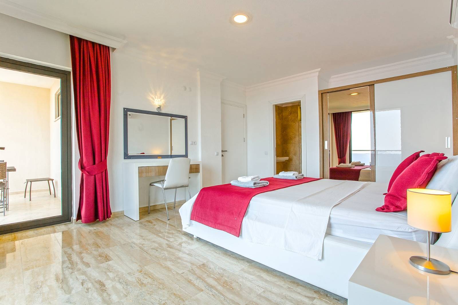 Kaş Kalkan'da Benzersiz Deniz Manzaralı, Özel Havuzlu, Geniş Villa