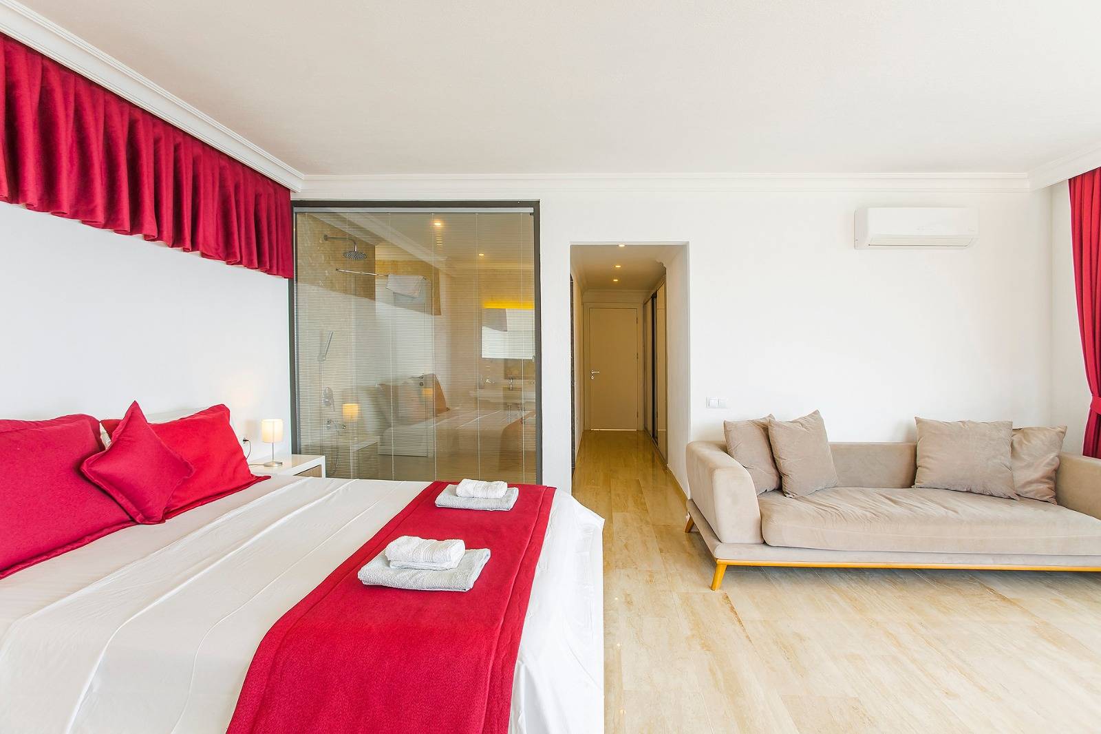 Kaş Kalkan'da Benzersiz Deniz Manzaralı, Özel Havuzlu, Geniş Villa