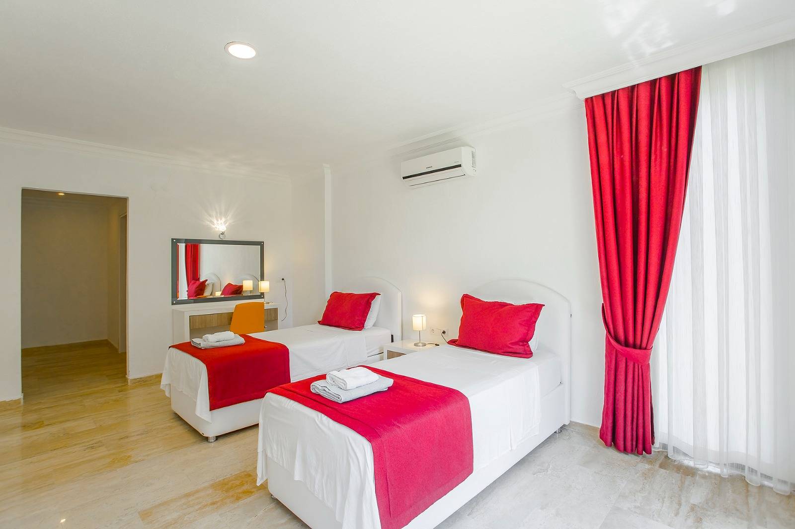 Kaş Kalkan'da Benzersiz Deniz Manzaralı, Özel Havuzlu, Geniş Villa