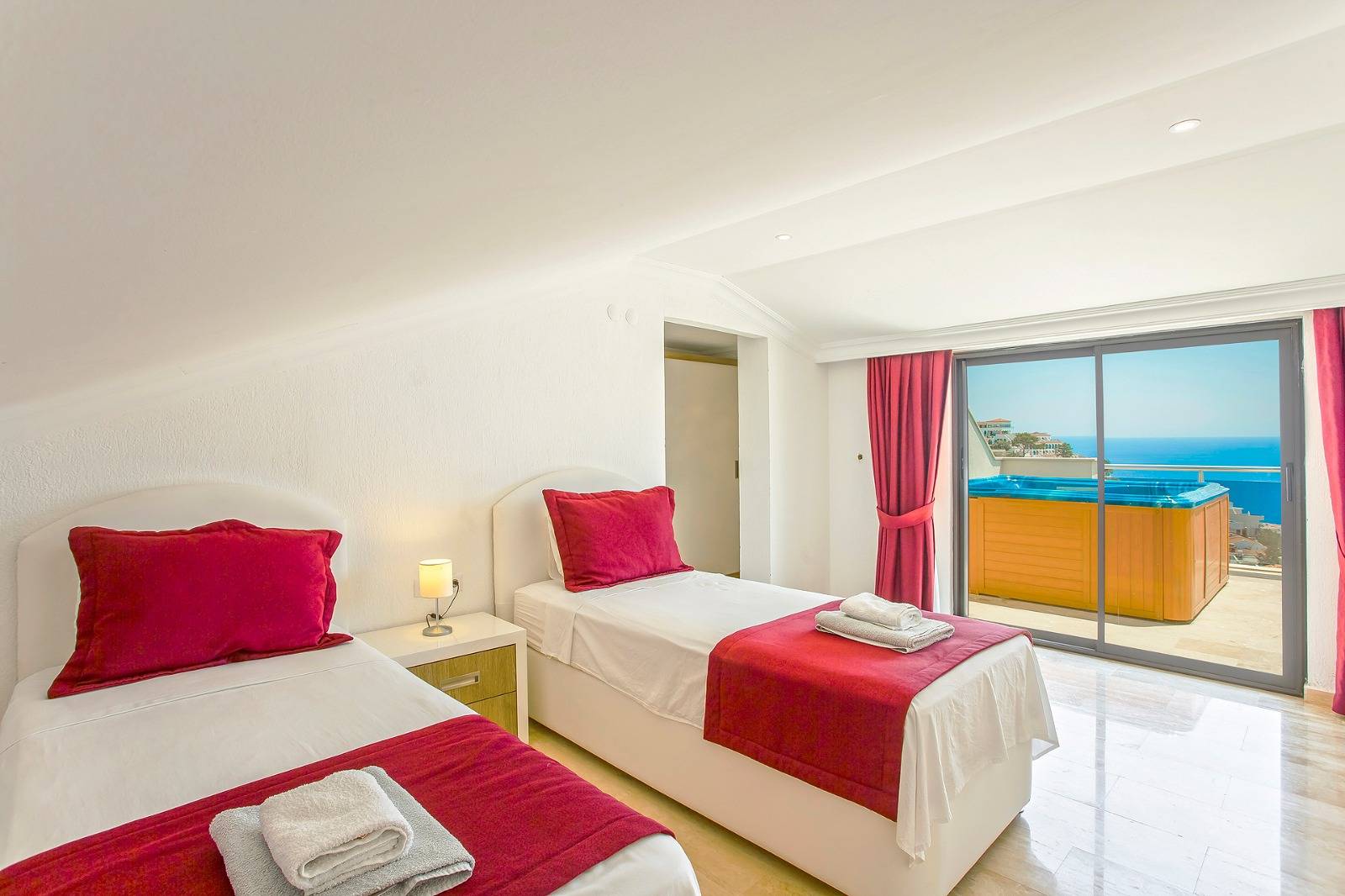 Kaş Kalkan'da Benzersiz Deniz Manzaralı, Özel Havuzlu, Geniş Villa