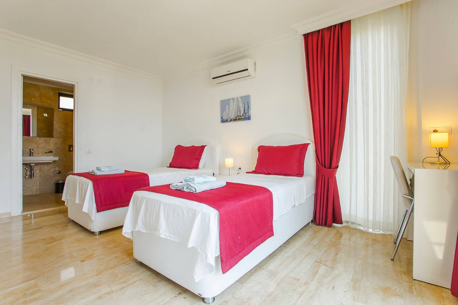 Kaş Kalkan'da Benzersiz Deniz Manzaralı, Özel Havuzlu, Geniş Villa