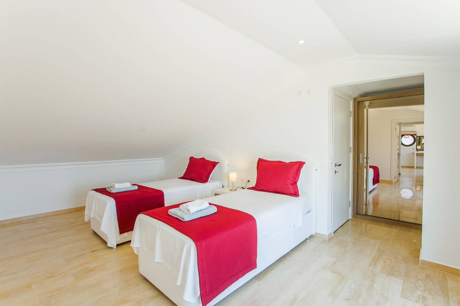 Kaş Kalkan'da Benzersiz Deniz Manzaralı, Özel Havuzlu, Geniş Villa