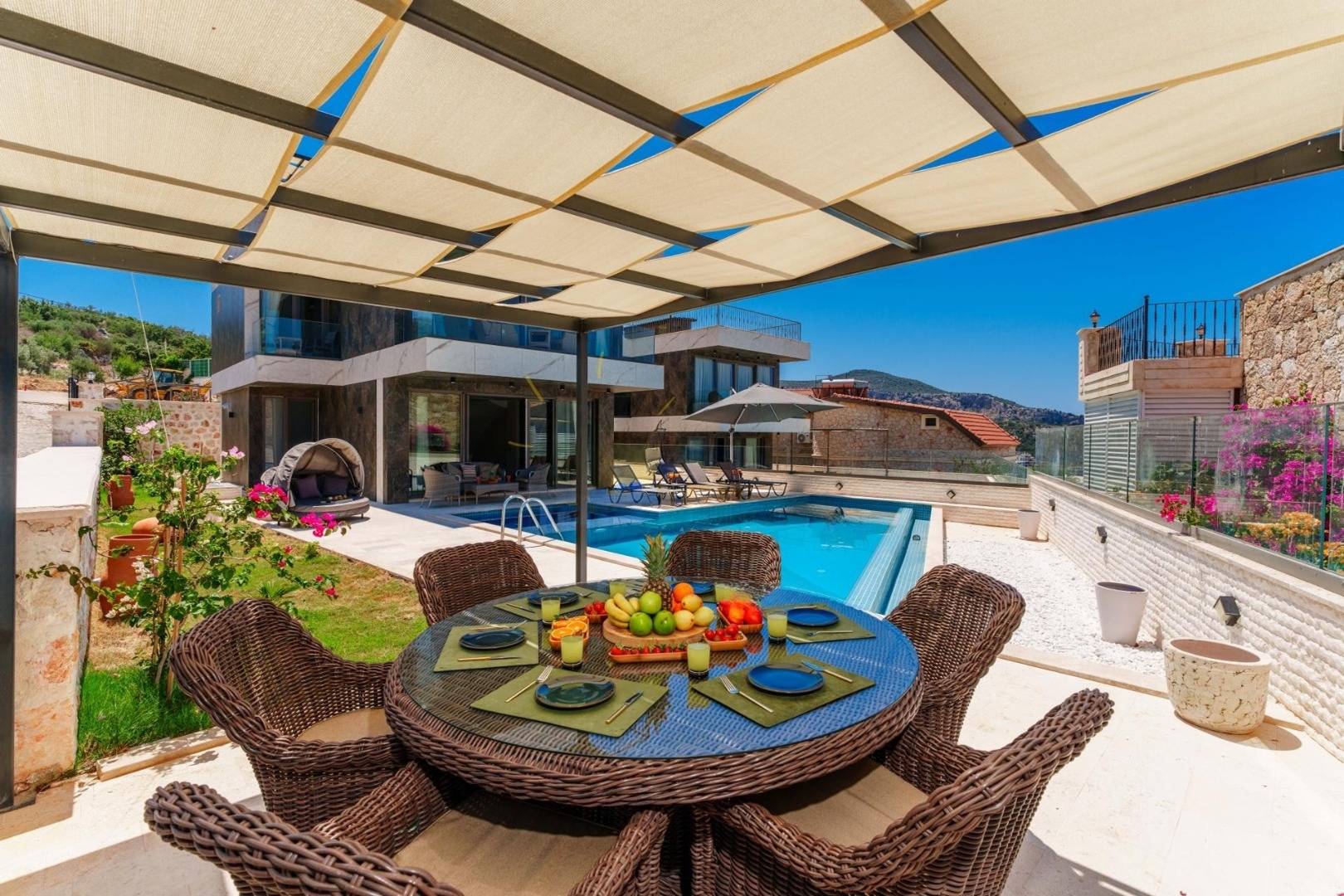 Kaş Kalkan'da Benzersiz Deniz Manzaralı, Özel Havuzlu, İkiz Villa