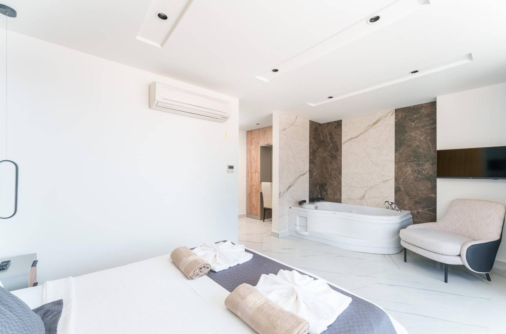 Kaş Kalkan'da Benzersiz Deniz Manzaralı, Özel Havuzlu, İkiz Villa