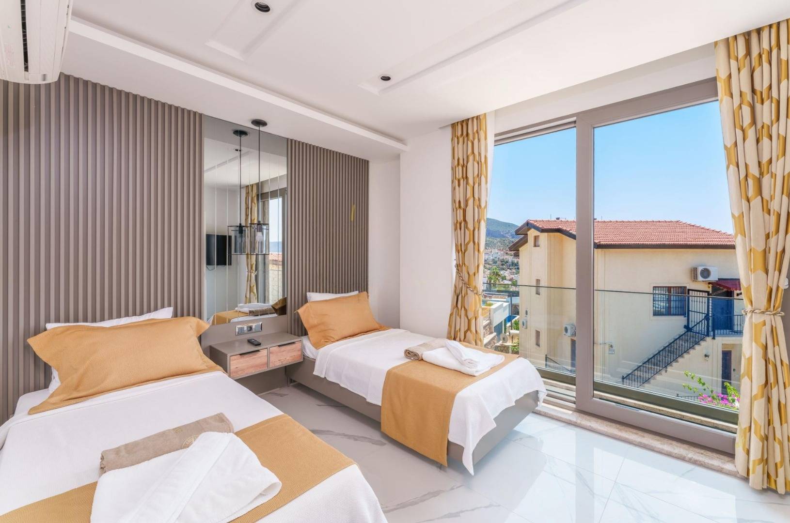 Kaş Kalkan'da Benzersiz Deniz Manzaralı, Özel Havuzlu, İkiz Villa