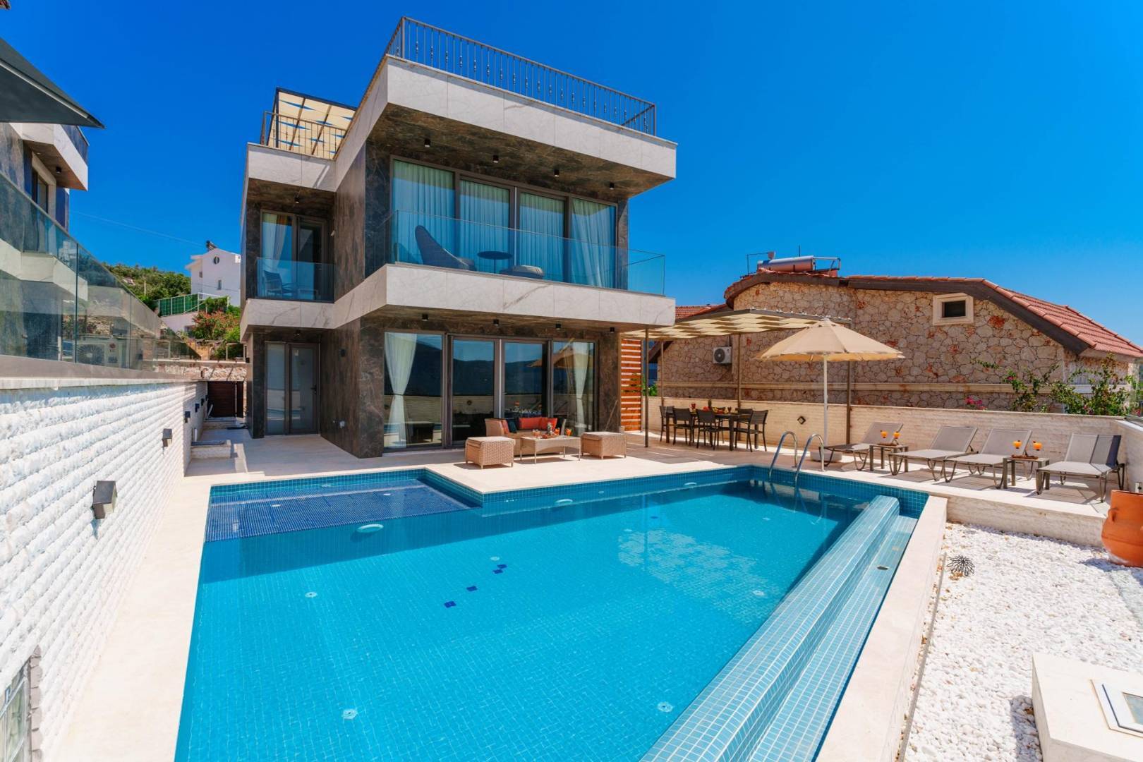 Kaş Kalkan'da Enfes Deniz Manzaralı, Özel Havuzlu, İkiz Villa
