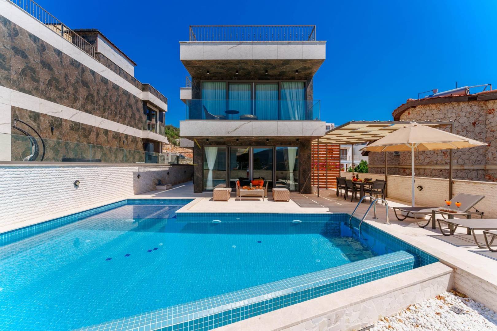 Kaş Kalkan'da Enfes Deniz Manzaralı, Özel Havuzlu, İkiz Villa