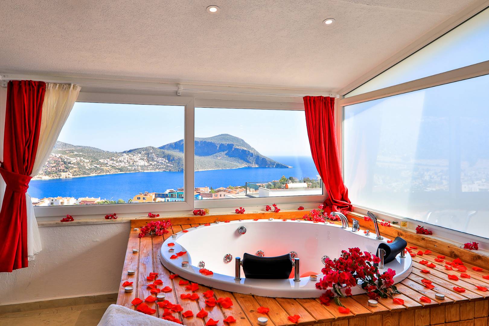 Kaş Kalkan'da Deniz Manzaralı, Özel Havuzlu, 3+1 Lüks Villa