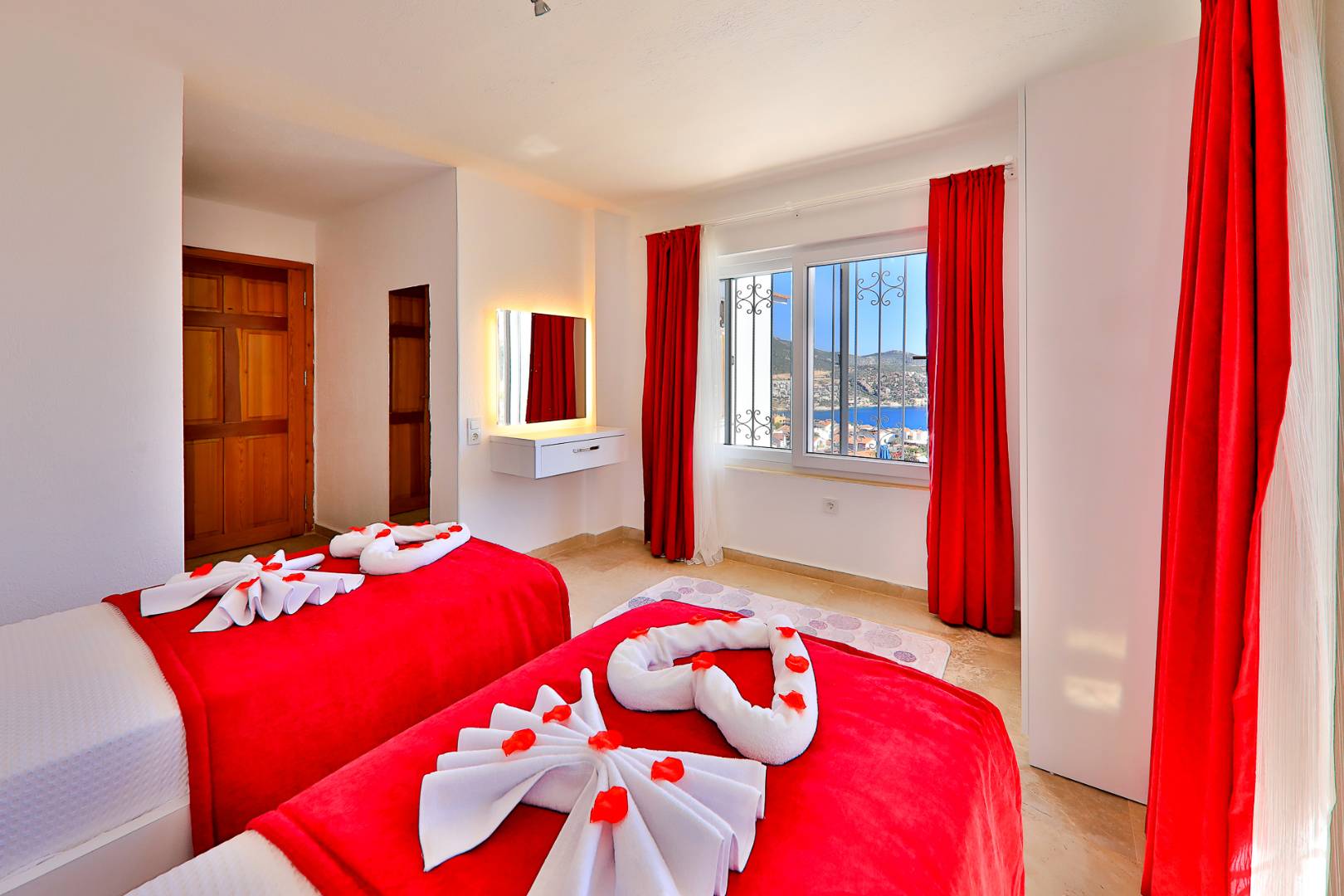 Kaş Kalkan'da Deniz Manzaralı, Özel Havuzlu, 3+1 Lüks Villa