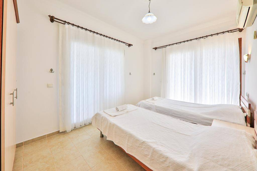 Kaş Kalkan'da Deniz Manzaralı, Özel Havuzlu, Kiralık Merkezi Villa