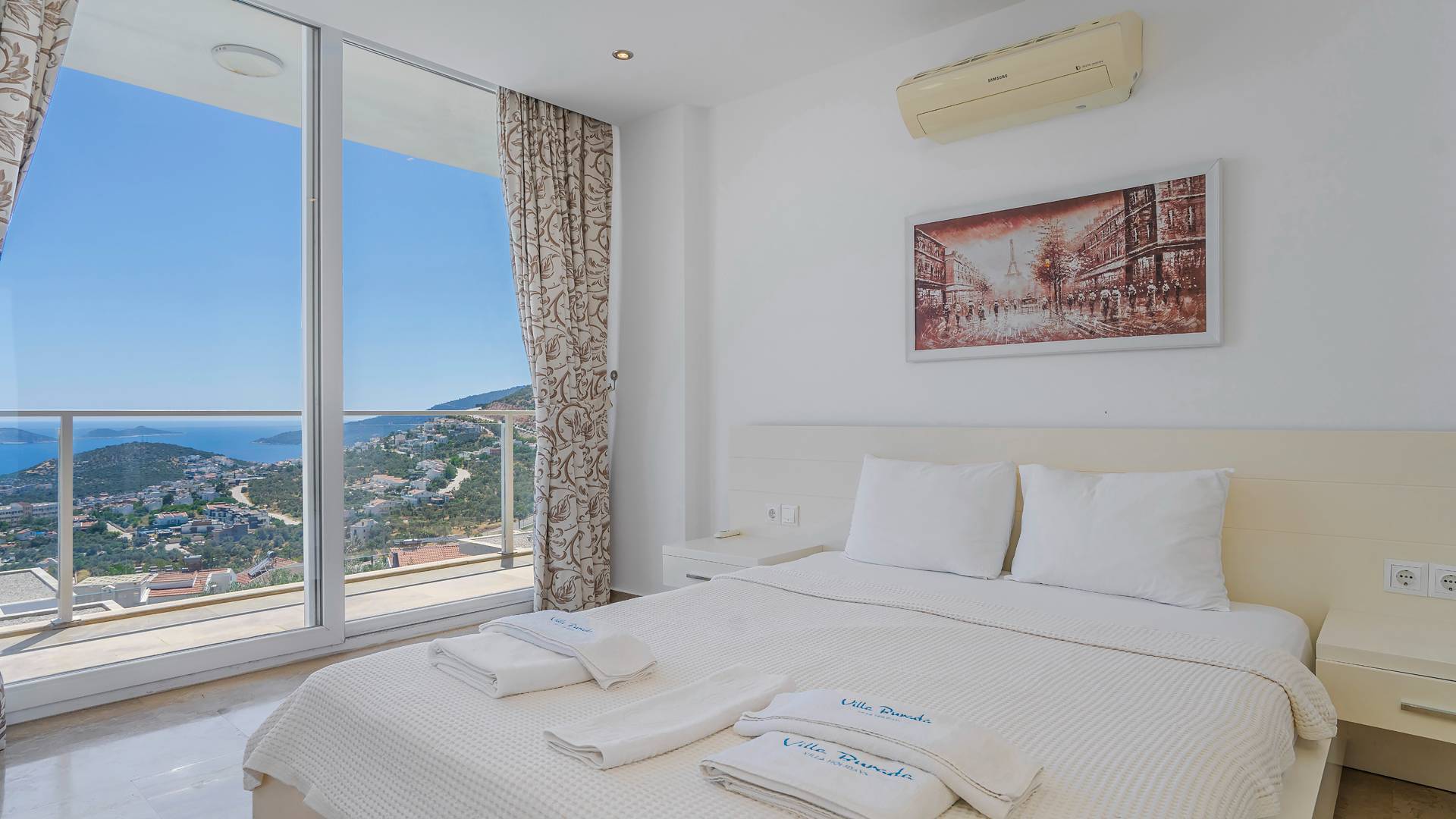 Kaş Kalkan'da Denize Yakın, Kalabalık Aileler İçin Uygun, Şık Villa