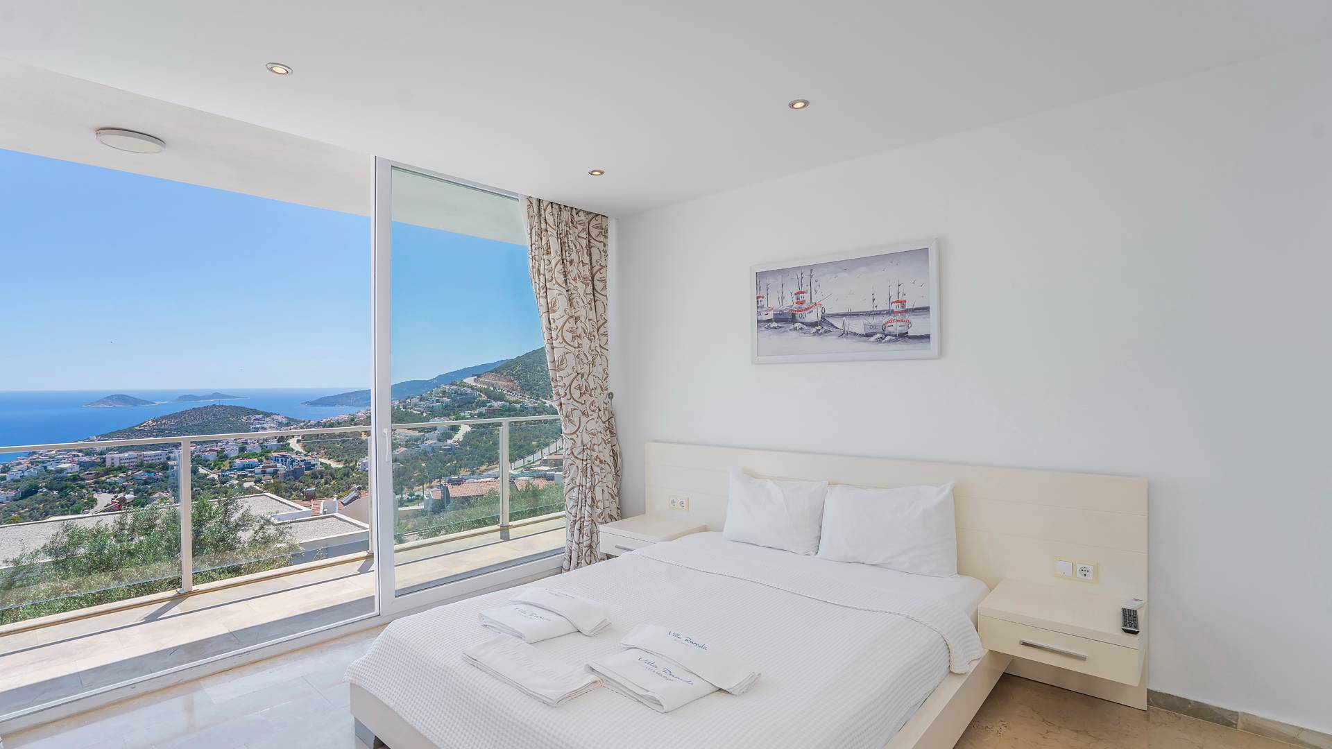 Kaş Kalkan'da Denize Yakın, Kalabalık Aileler İçin Uygun, Şık Villa