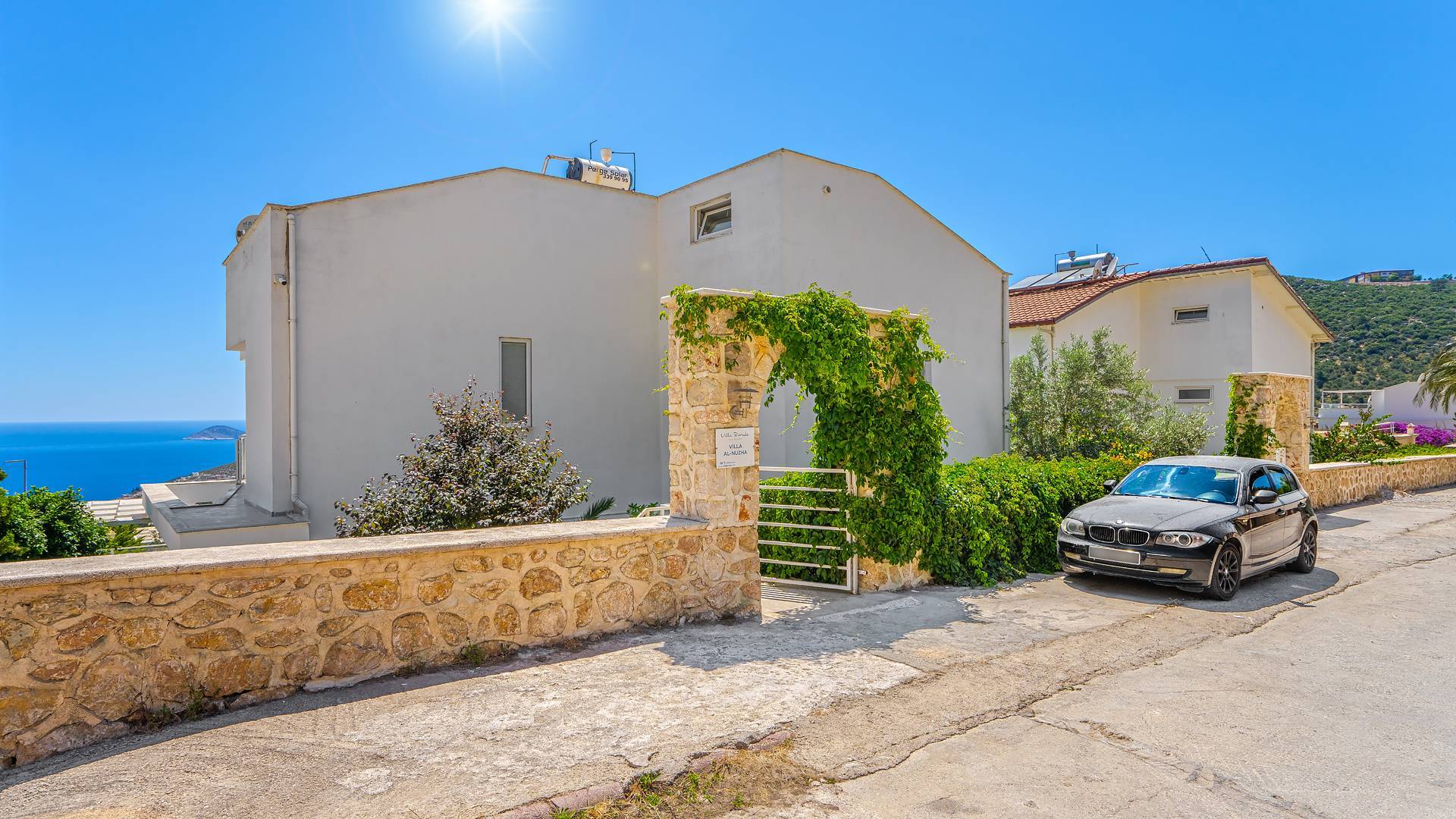 Kaş Kalkan'da Denize Yakın, Kalabalık Aileler İçin Uygun, Şık Villa